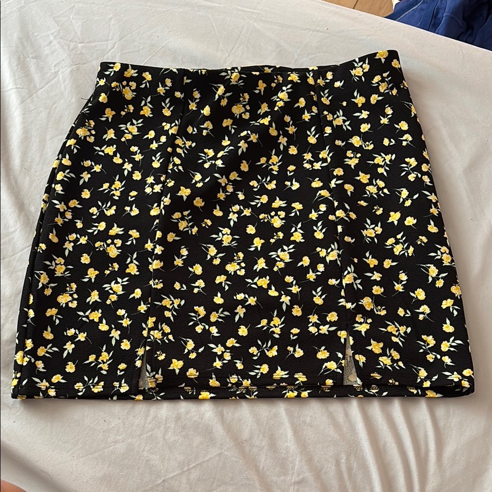 Derek Heart Black and Yellow Mini Pencil Skirt
